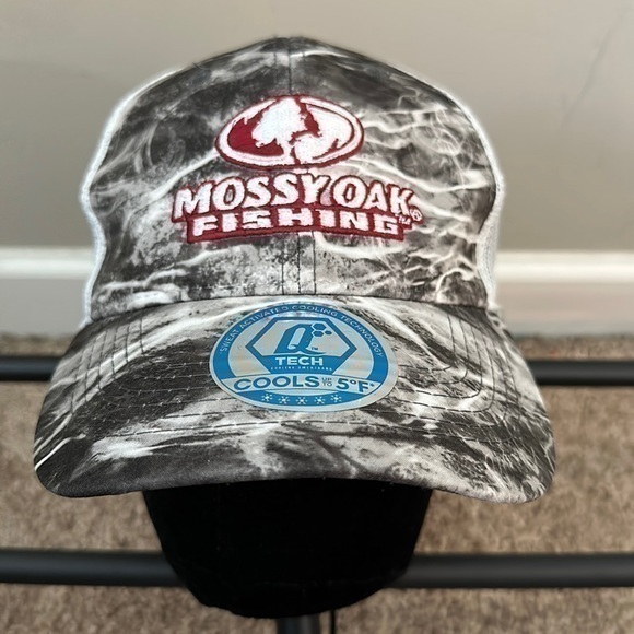 Mossy Oak Fishing Camo Trucker Hat - Picture 1 of 8